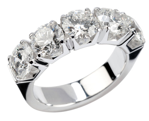 Selecting a Five Stone Diamond Anniversary Ring