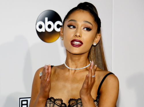 Ariana Grande Diamond Ring on Social Media