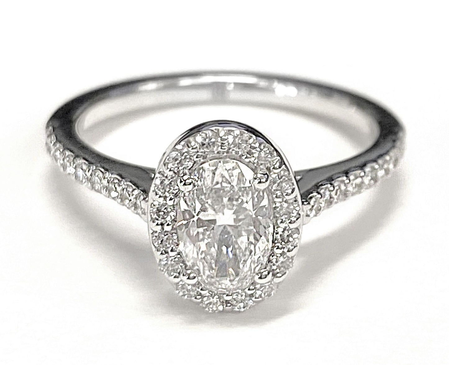 ทองคำขาว 14K วงรีคลาสสิก French Pave Diamond Halo และแหวนหมั้นเชิงเส้น -1/3ctw