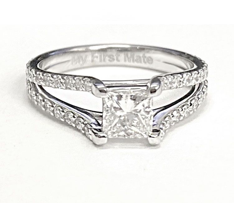 แหวนหมั้นเพชร 18K White Gold Princess Cut Prong Set Sapphire Split Shank Engagement Ring