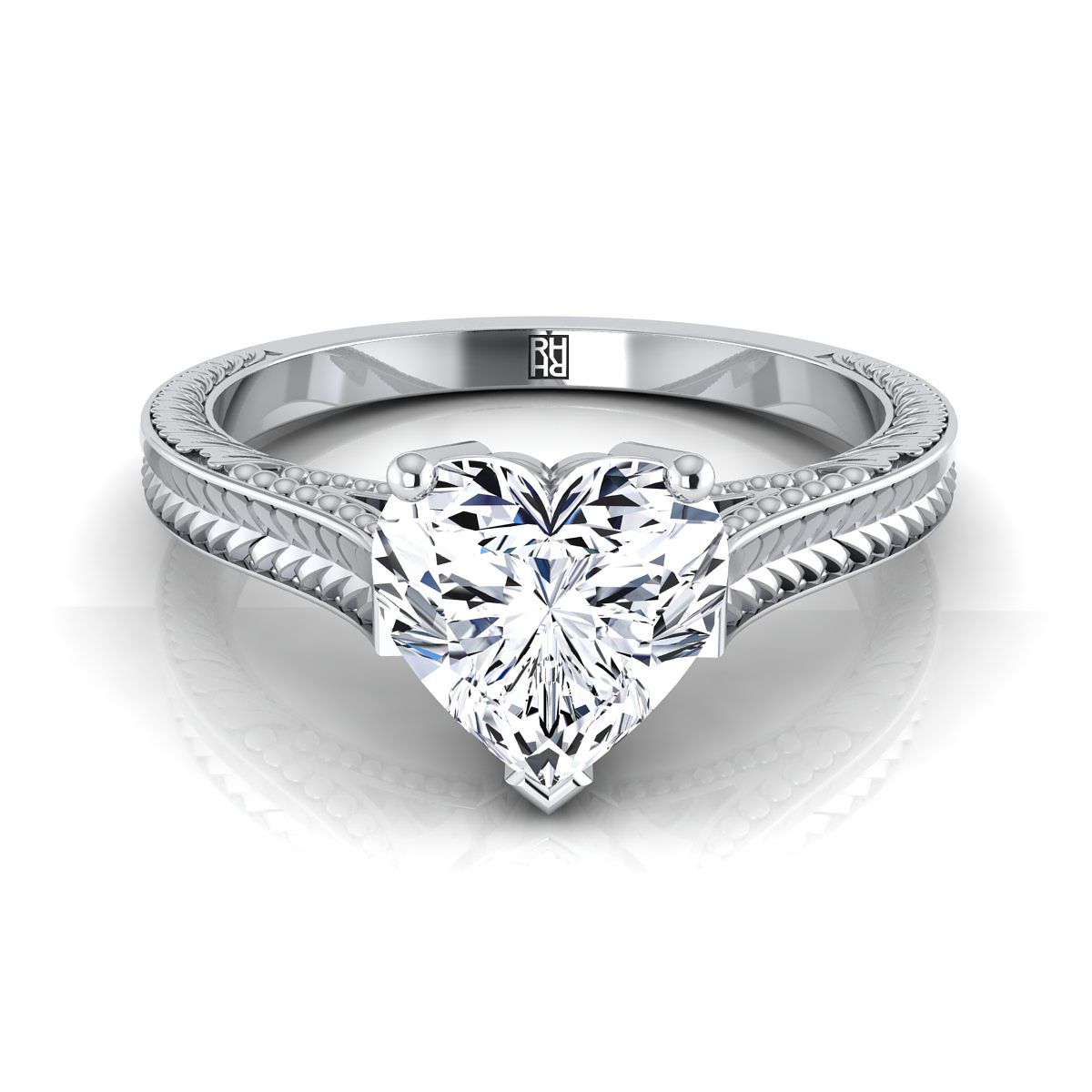 18K White Gold Heart Shape Center มือแกะสลักสไตล์วินเทจ Cathedral Solitaire แหวนหมั้น