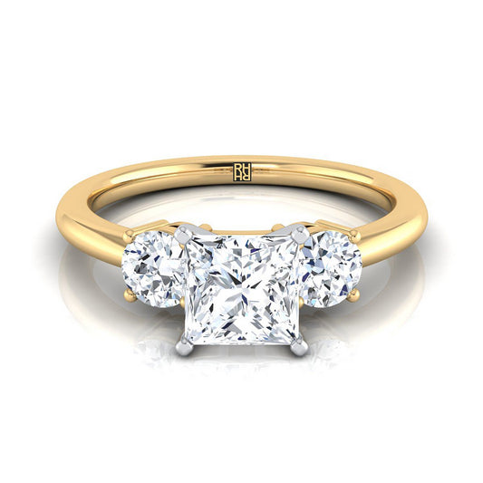 แหวนหมั้นเพชร Princess Cut 18K สีเหลืองทอง เข้ากันได้อย่างลงตัวกับแหวนหมั้นเพชรแถวสามเม็ด -1/4ctw
