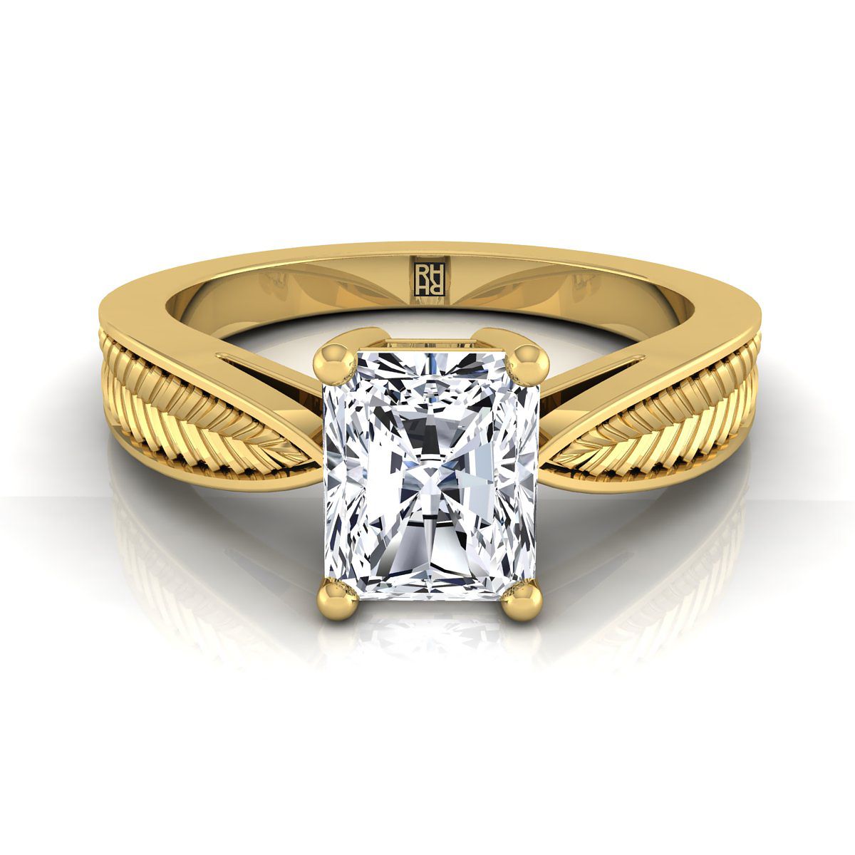 แหวนหมั้นเพชร 18K Yellow Gold Radiant Cut Center ที่ได้รับแรงบันดาลใจจากใบไม้รูปแบบ Pinched Solitaire