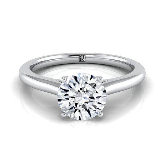 แหวนหมั้นทองคำขาว 14K ทรงกลมที่ยอดเยี่ยม บีบ Comfort Fit Claw Prong Solitaire