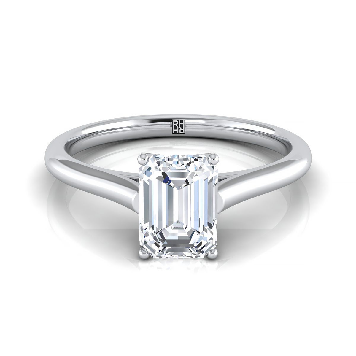 แหวนหมั้นเพชร 18K White Gold Emerald Cut สไตล์มหาวิหาร Comfort Fit Solitaire