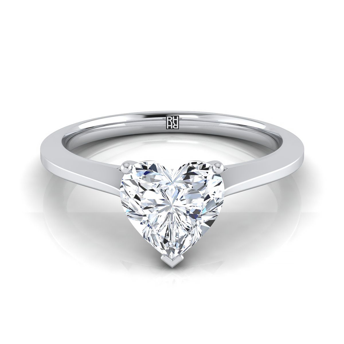 แหวนหมั้นรูปหัวใจทองคำขาว 18K ทรง Center Timeless Solitaire Comfort Fit