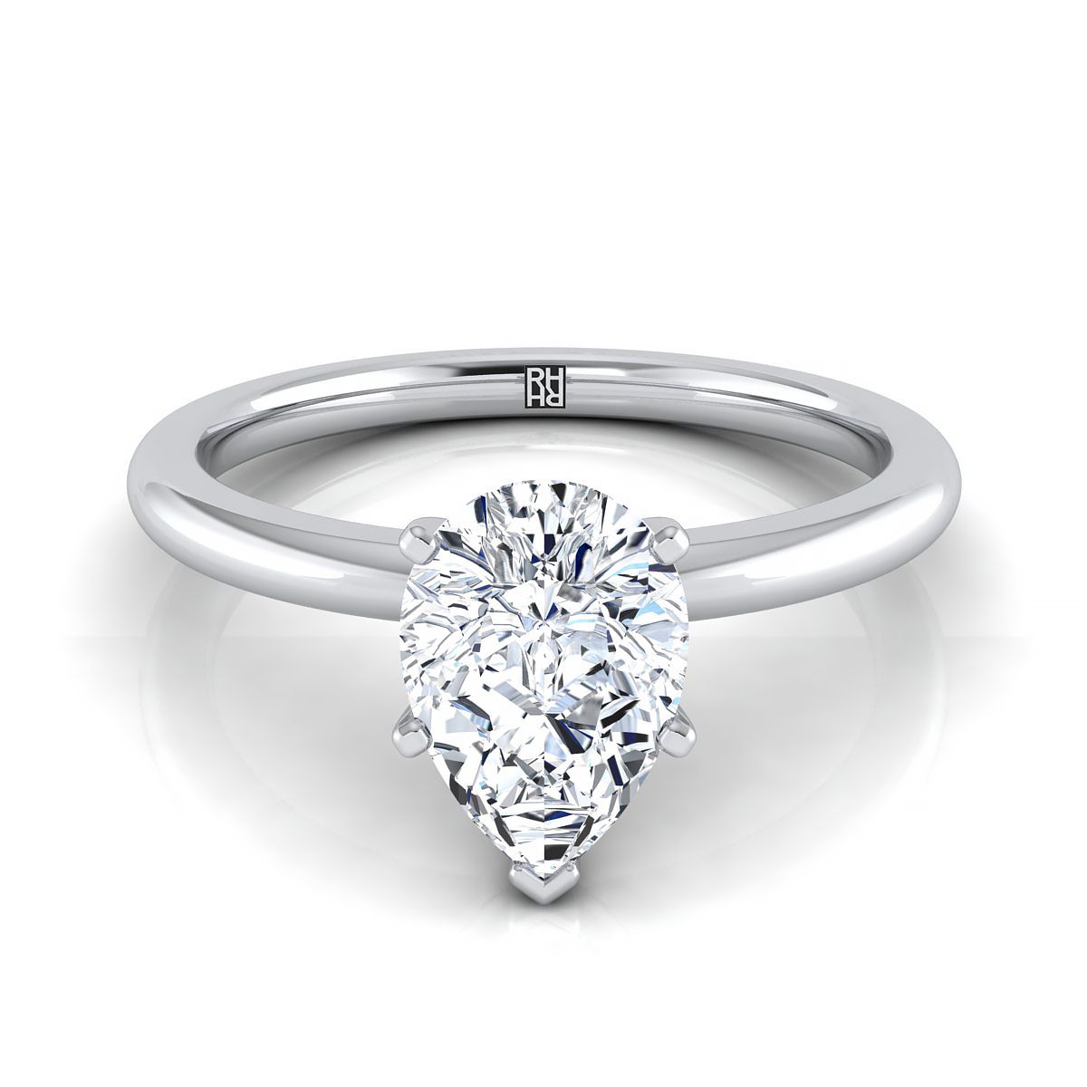 แหวนหมั้นแพลทินัมรูปลูกแพร์ตรงกลางทรงกลม Comfort Fit Claw Prong Solitaire