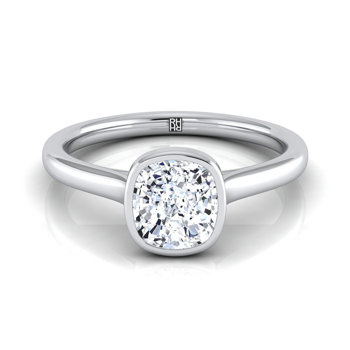 แหวนหมั้นล้อมเพชรสีขาวทอง 18K Cushion Simple Bezel Solitaire