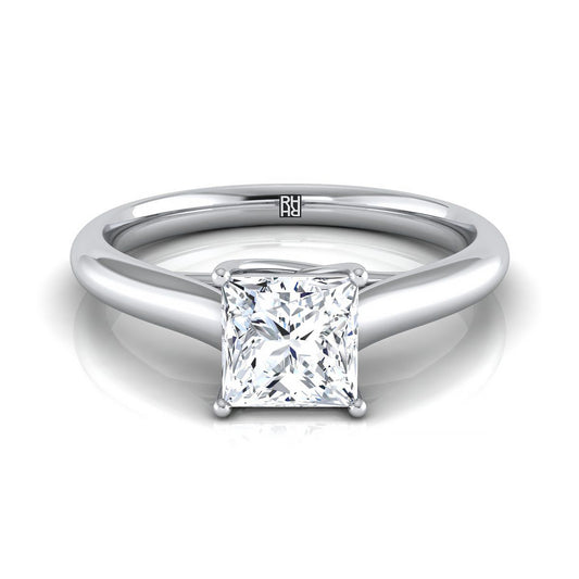 แหวนเพชรไวท์โกลด์ 18K ทรงพรินเซส ทรงโค้งมน Classic Comfort Fit Solitaire