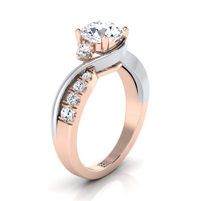 14K Rose Gold Round Brilliant Diamond Inspired Twist บนแหวนหมั้นหินสามคลาสสิก -3/8ctw