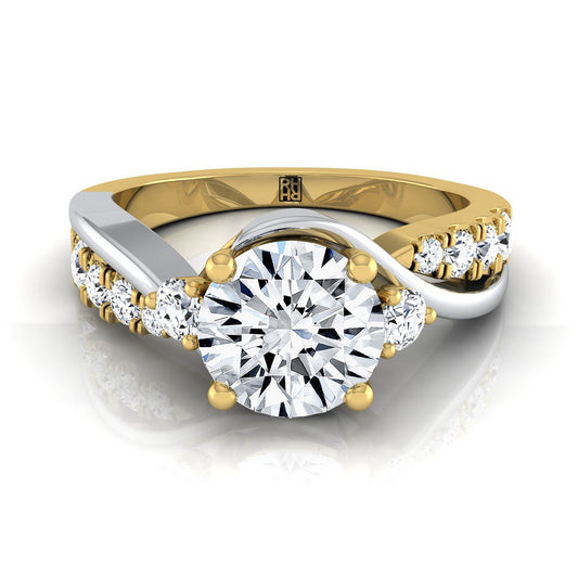 18K Yellow Gold Round Brilliant Diamond Inspired Twist บนแหวนหมั้นหินสามคลาสสิก -3/8ctw