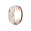 14k Rose Gold Comfort Fit ขอบขัดเงาสูง 8 มม. แบบ Hammered Center Design