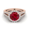 14K Rose Gold Round Brilliant Ruby Halo Center พร้อมแหวนหมั้นก้านแยกฝรั่งเศส Pave -3/8ctw