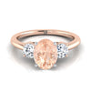 14K Rose Gold Oval Morganite แหวนหมั้นเพชรหินสามเม็ดที่เข้ากันอย่างลงตัว -1/4ctw