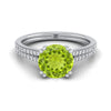 18K สีขาวทอง Round Brilliant Peridot สองแถว Double Prong French Pave แหวนหมั้นเพชร -1/6ctw