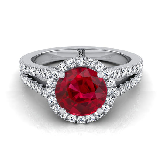 18K สีขาวทอง Round Brilliant Ruby Halo Center กับ French Pave Split Shank แหวนหมั้น -3/8ctw