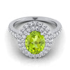 ทองคำขาว 18K รูปไข่ Peridot Double Halo พร้อมแหวนหมั้นเพชร Pavé แบบสแกลลอป -1/2ctw