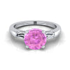 18K สีขาวทอง Round Brilliant Pink Sapphire สามหินเรียว Baguette แหวนหมั้น -1/5ctw