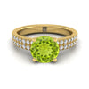 แหวนหมั้นเพชรแถว Peridot ทรงกลมสีเหลืองทอง 14K แวววาว -1/4ctw