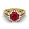 14K สีเหลืองทอง Round Brilliant Ruby Halo Center พร้อมแหวนหมั้น French Pave Split Shank -3/8ctw