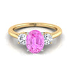 18K Yellow Gold Oval Pink Sapphire จับคู่แหวนหมั้นเพชรหินสามเม็ดได้อย่างลงตัว -1/4ctw