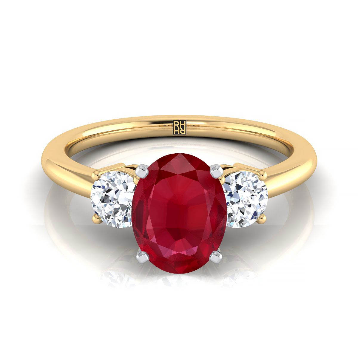 18K Yellow Gold Oval Ruby แหวนหมั้นเพชรกลมสามเม็ดที่เข้าคู่กันอย่างลงตัว -1/4ctw