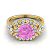 18K สีเหลืองทองรอบ Brilliant Pink Sapphire Delicate สามหิน Halo Pave แหวนหมั้นเพชร -5/8ctw