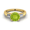 14K สีเหลืองทอง Round Brilliant Peridot สามหินเรียว Baguette แหวนหมั้น -1/5ctw